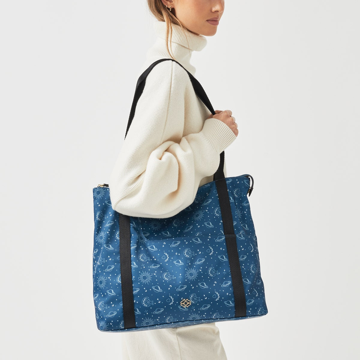 24/7 shoulder bag